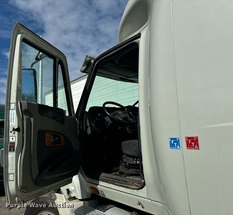 image for item EG6794 2008 International  Prostar Limited 6x4 semi truck