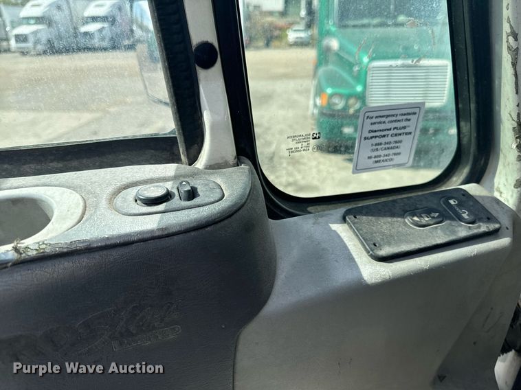 image for item EG6794 2008 International  Prostar Limited 6x4 semi truck