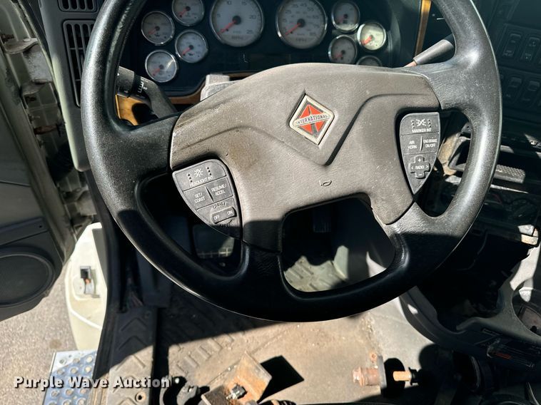 image for item EG6794 2008 International  Prostar Limited 6x4 semi truck