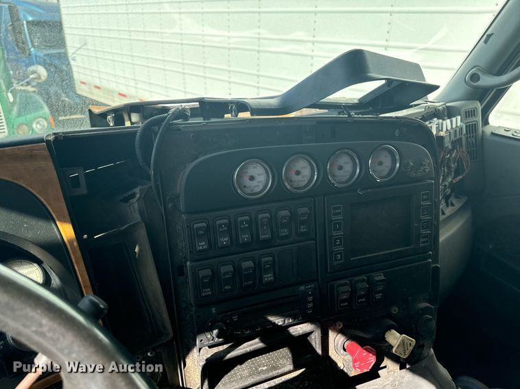 image for item EG6794 2008 International  Prostar Limited 6x4 semi truck