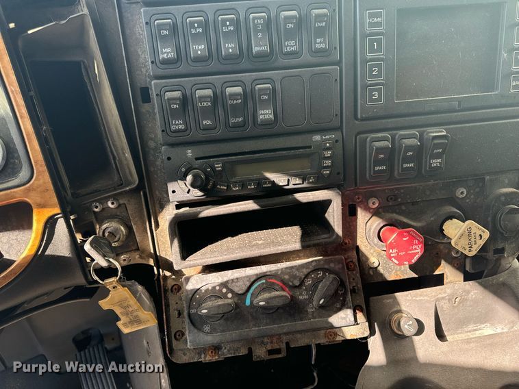 image for item EG6794 2008 International  Prostar Limited 6x4 semi truck