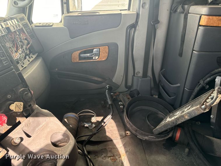 image for item EG6794 2008 International  Prostar Limited 6x4 semi truck