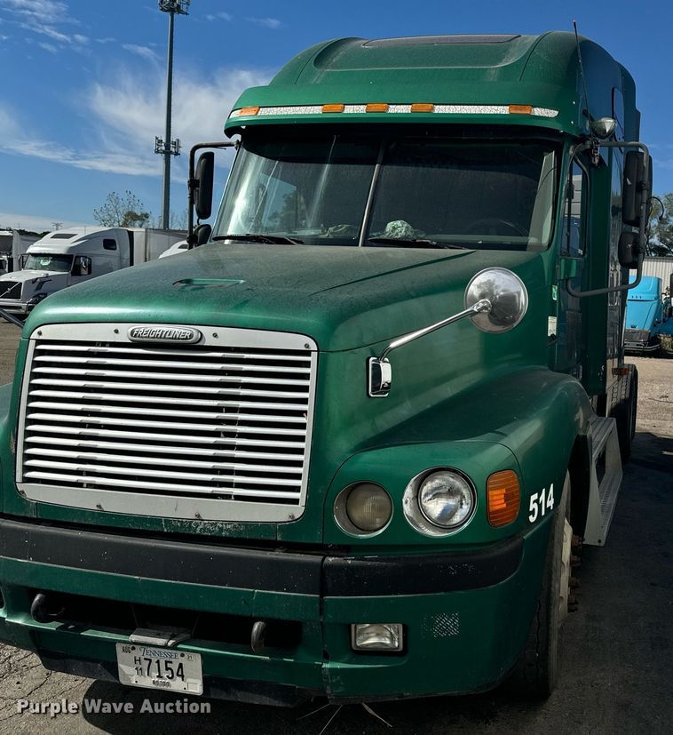 image for item EG6795 2001 Freightliner Century Class 12 semi truck