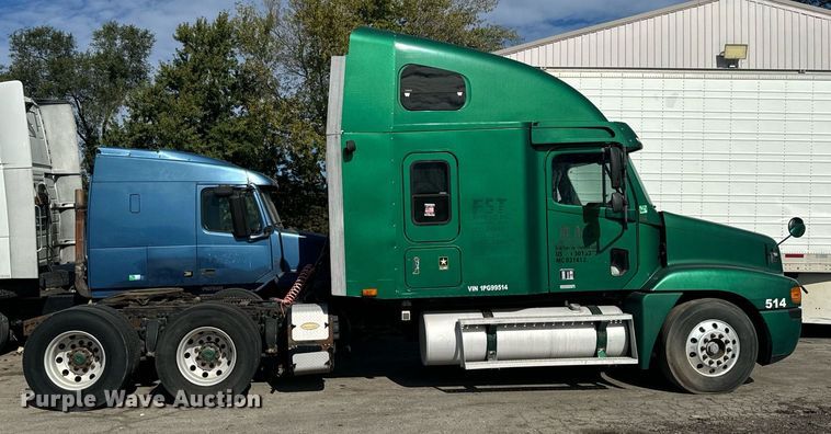 image for item EG6795 2001 Freightliner Century Class 12 semi truck