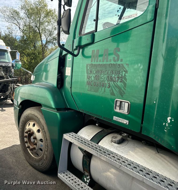 image for item EG6795 2001 Freightliner Century Class 12 semi truck