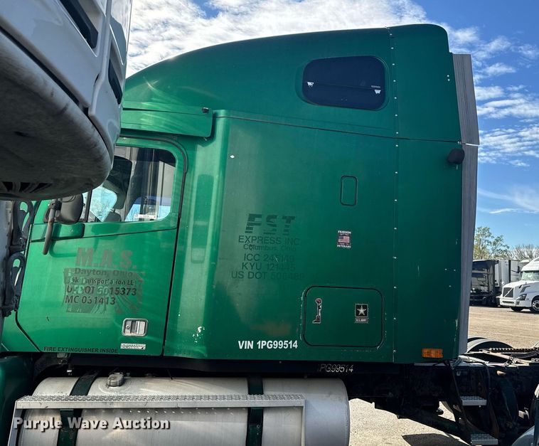 image for item EG6795 2001 Freightliner Century Class 12 semi truck