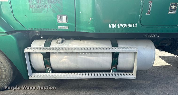 image for item EG6795 2001 Freightliner Century Class 12 semi truck