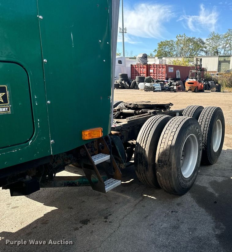 image for item EG6795 2001 Freightliner Century Class 12 semi truck