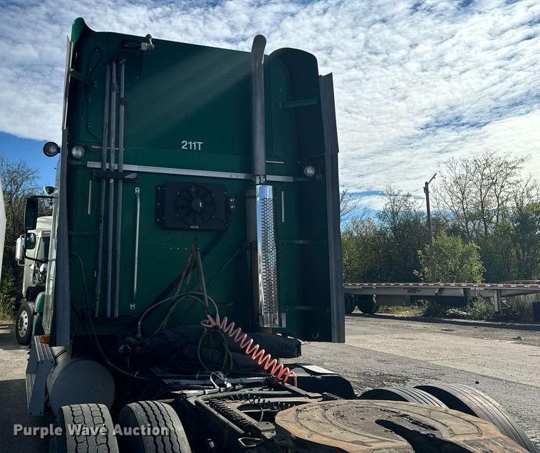 image for item EG6795 2001 Freightliner Century Class 12 semi truck