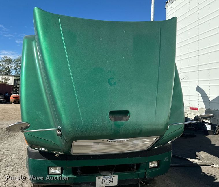 image for item EG6795 2001 Freightliner Century Class 12 semi truck