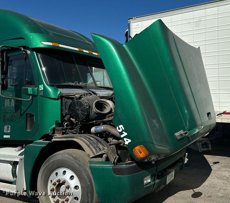 image for item EG6795 2001 Freightliner Century Class 12 semi truck