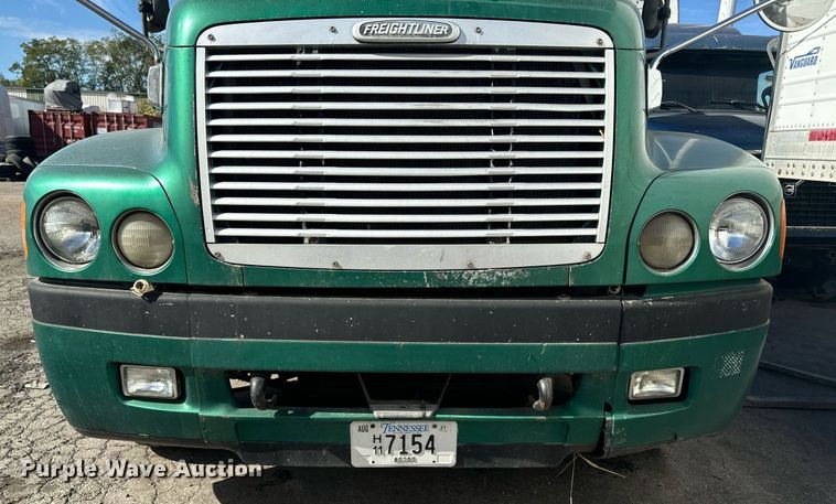image for item EG6795 2001 Freightliner Century Class 12 semi truck