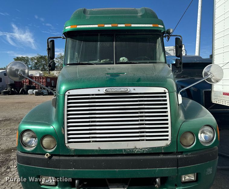 image for item EG6795 2001 Freightliner Century Class 12 semi truck
