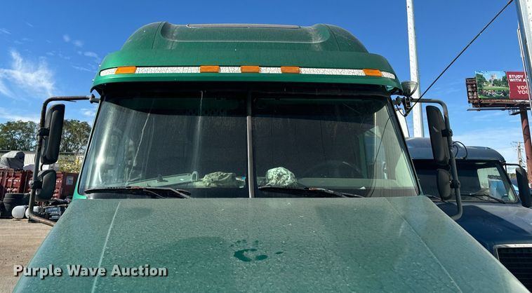 image for item EG6795 2001 Freightliner Century Class 12 semi truck