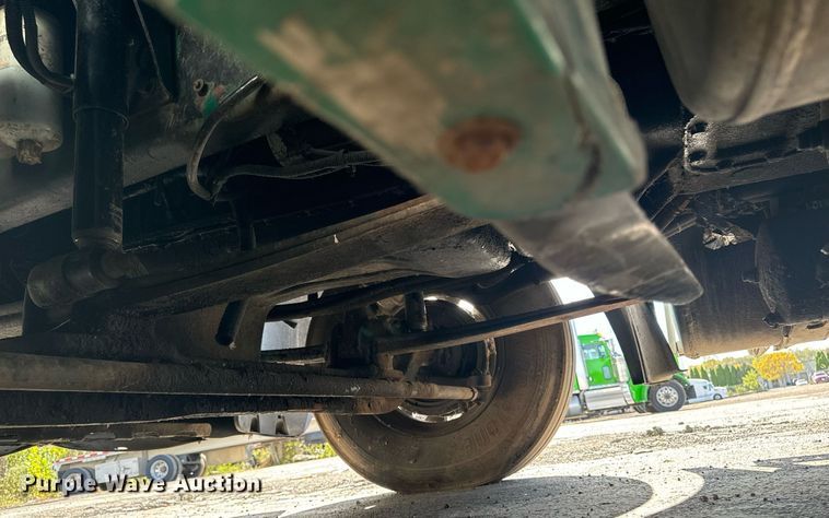 image for item EG6795 2001 Freightliner Century Class 12 semi truck