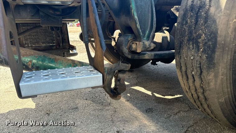 image for item EG6795 2001 Freightliner Century Class 12 semi truck