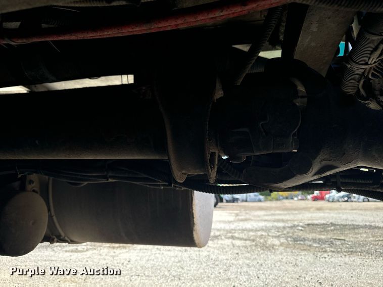 image for item EG6795 2001 Freightliner Century Class 12 semi truck