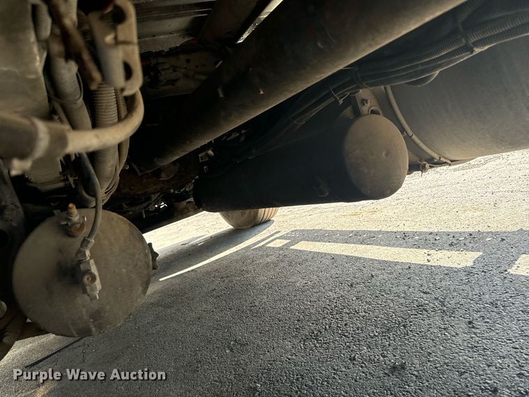 image for item EG6795 2001 Freightliner Century Class 12 semi truck