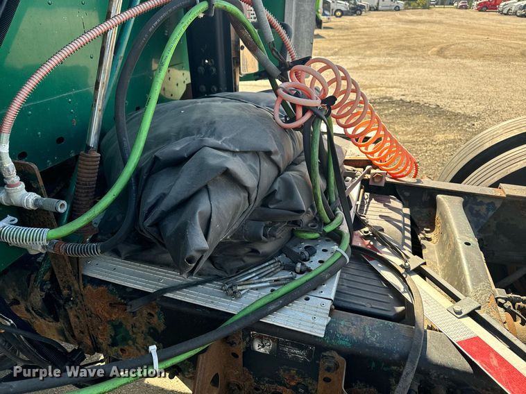 image for item EG6795 2001 Freightliner Century Class 12 semi truck