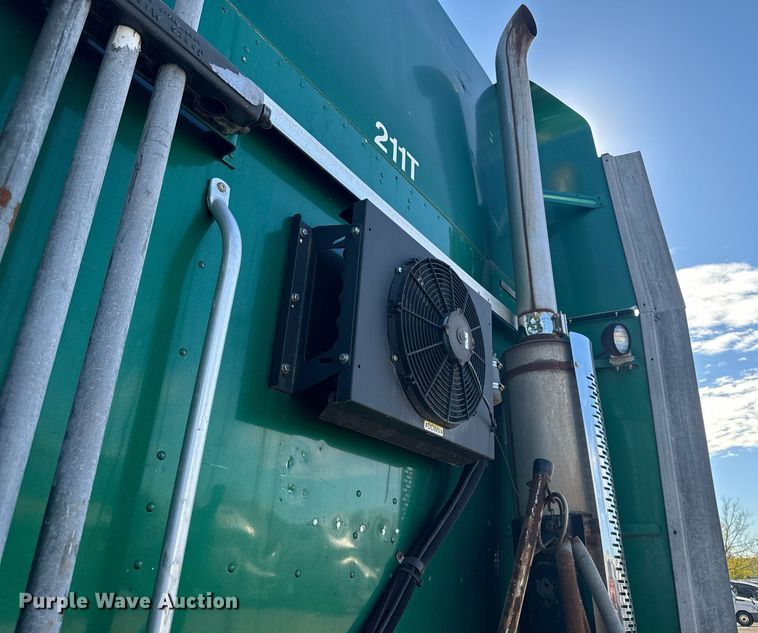 image for item EG6795 2001 Freightliner Century Class 12 semi truck