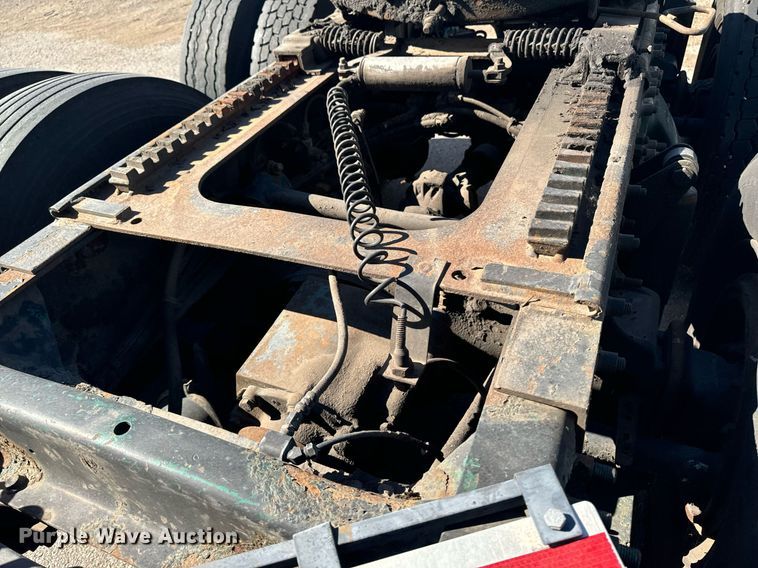 image for item EG6795 2001 Freightliner Century Class 12 semi truck