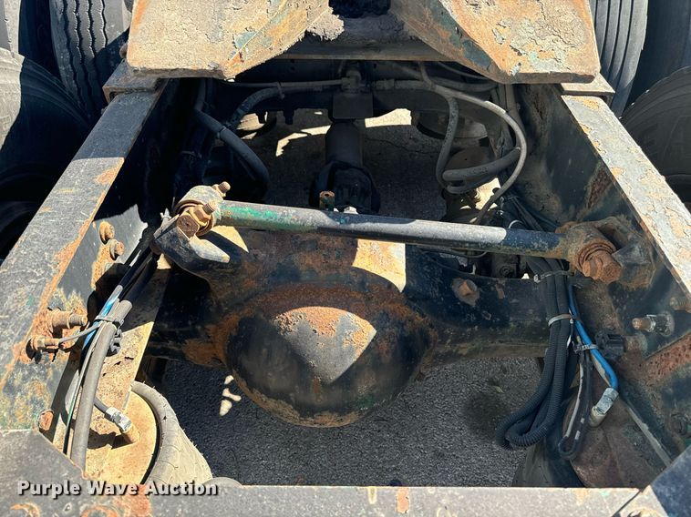 image for item EG6795 2001 Freightliner Century Class 12 semi truck