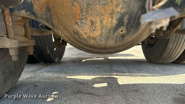 image for item EG6795 2001 Freightliner Century Class 12 semi truck