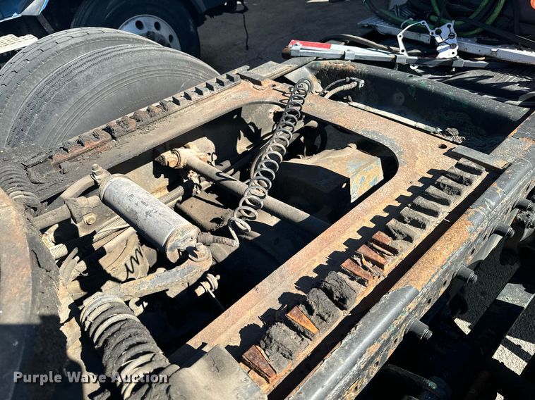 image for item EG6795 2001 Freightliner Century Class 12 semi truck