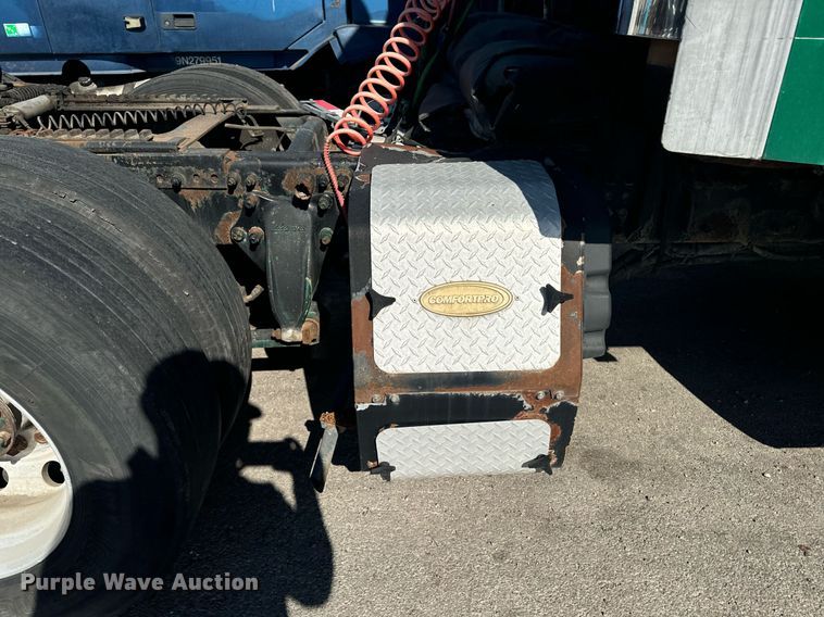 image for item EG6795 2001 Freightliner Century Class 12 semi truck