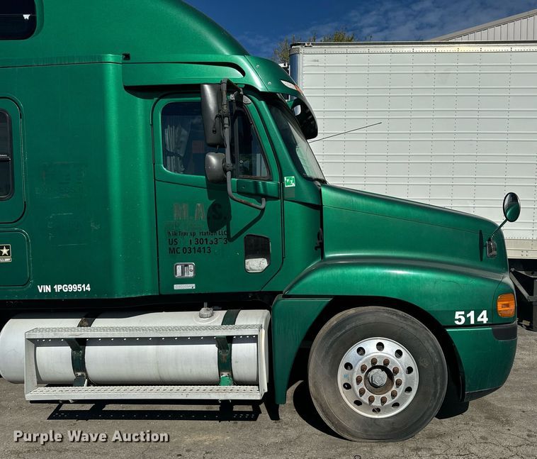 image for item EG6795 2001 Freightliner Century Class 12 semi truck