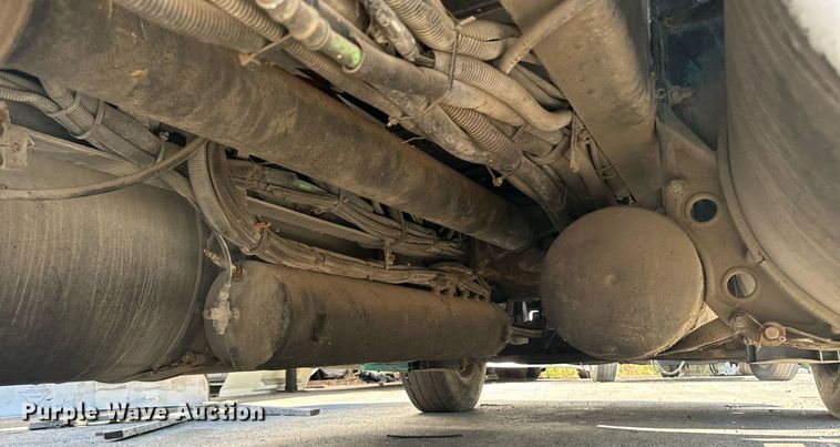 image for item EG6795 2001 Freightliner Century Class 12 semi truck