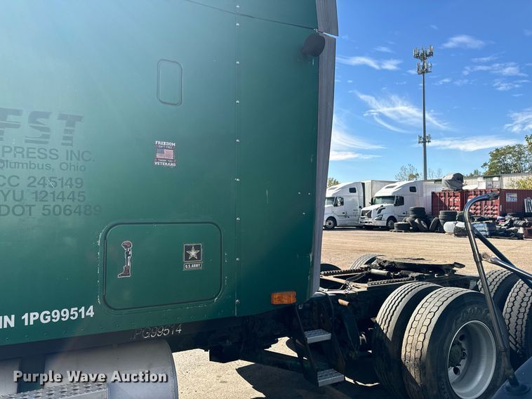 image for item EG6795 2001 Freightliner Century Class 12 semi truck