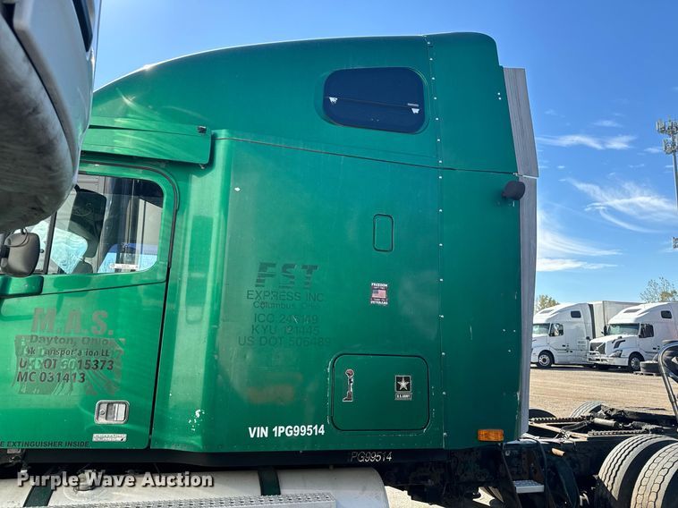 image for item EG6795 2001 Freightliner Century Class 12 semi truck
