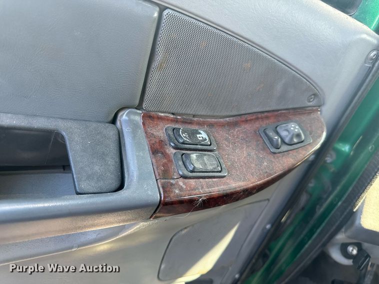 image for item EG6795 2001 Freightliner Century Class 12 semi truck