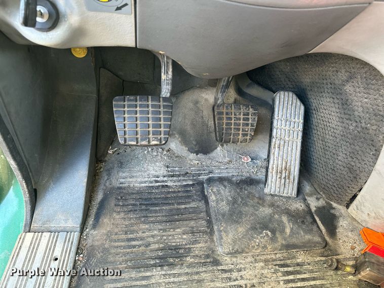 image for item EG6795 2001 Freightliner Century Class 12 semi truck