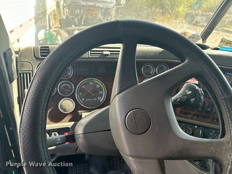 image for item EG6795 2001 Freightliner Century Class 12 semi truck