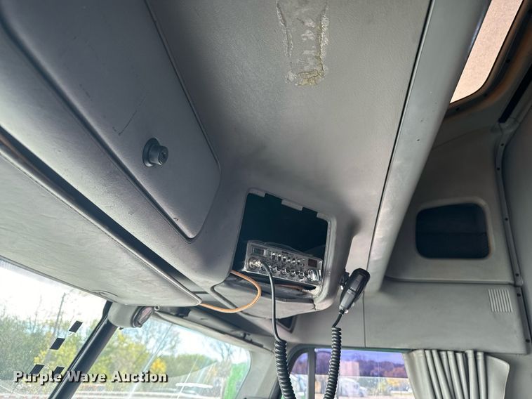 image for item EG6795 2001 Freightliner Century Class 12 semi truck