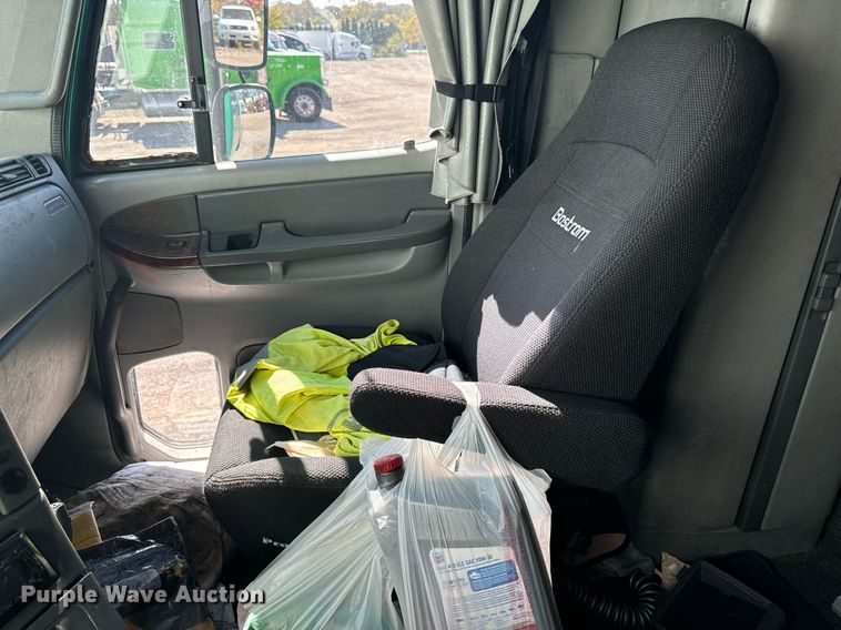 image for item EG6795 2001 Freightliner Century Class 12 semi truck