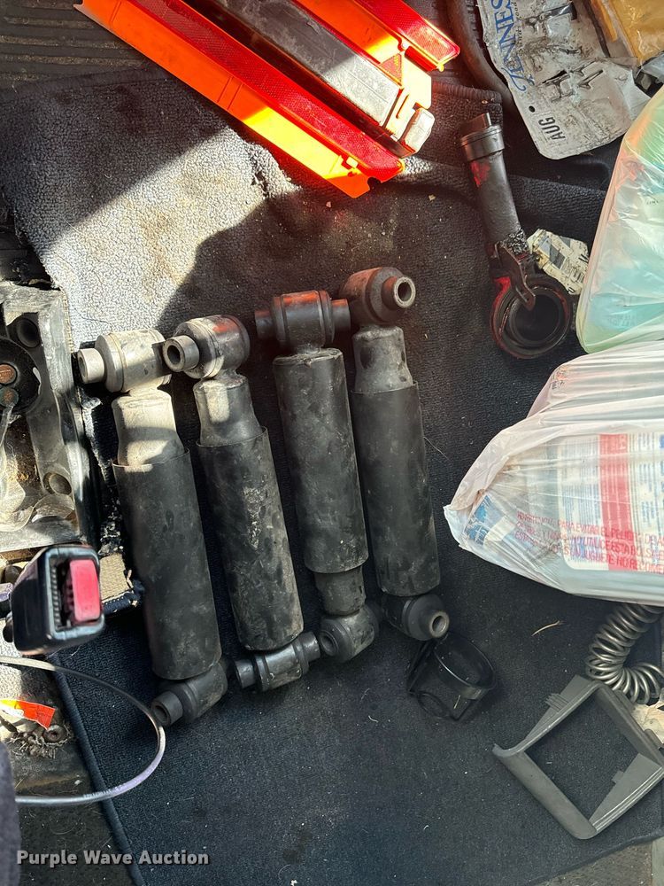 image for item EG6795 2001 Freightliner Century Class 12 semi truck