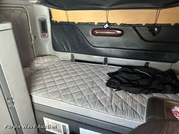 image for item EG6795 2001 Freightliner Century Class 12 semi truck