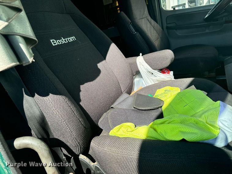 image for item EG6795 2001 Freightliner Century Class 12 semi truck