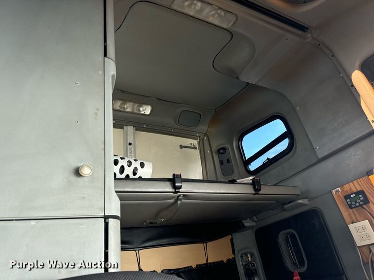 image for item EG6795 2001 Freightliner Century Class 12 semi truck