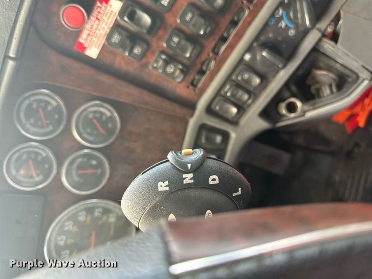 image for item EG6795 2001 Freightliner Century Class 12 semi truck