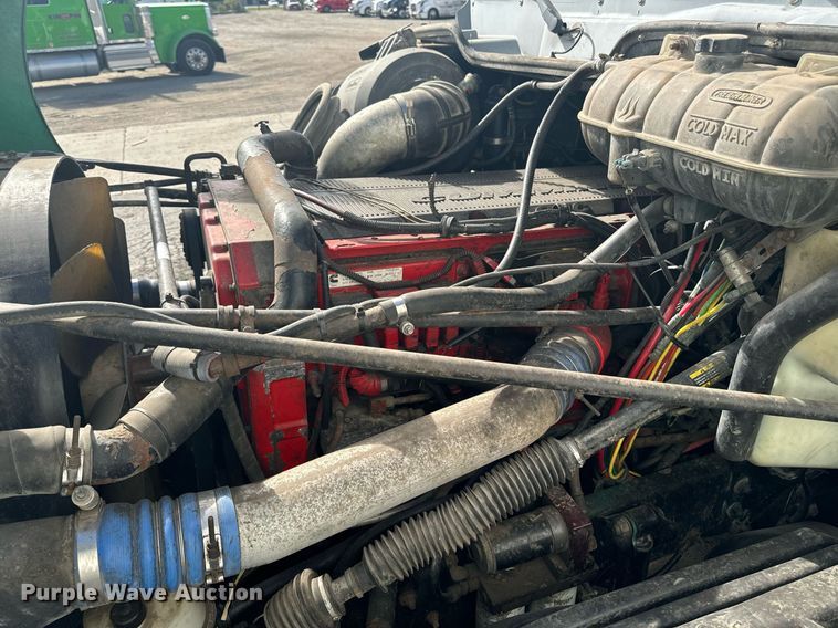 image for item EG6795 2001 Freightliner Century Class 12 semi truck