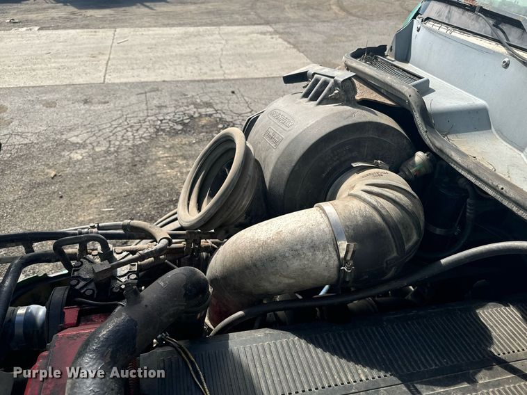 image for item EG6795 2001 Freightliner Century Class 12 semi truck