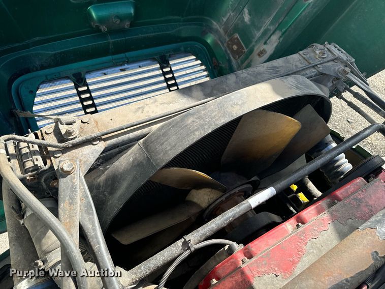 image for item EG6795 2001 Freightliner Century Class 12 semi truck