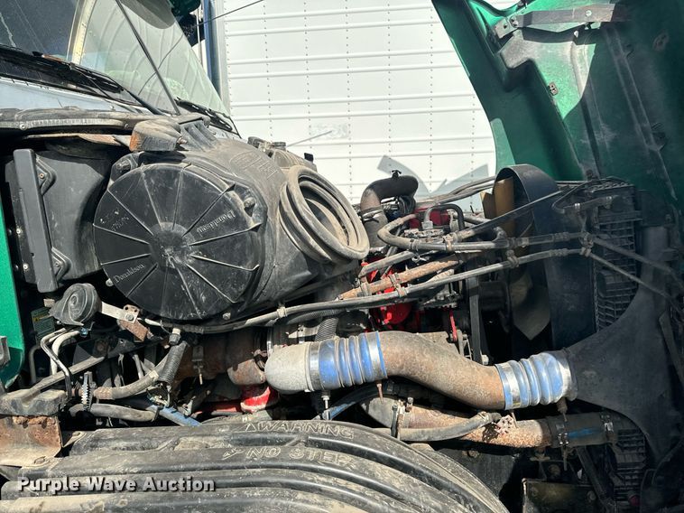 image for item EG6795 2001 Freightliner Century Class 12 semi truck