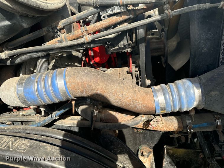 image for item EG6795 2001 Freightliner Century Class 12 semi truck