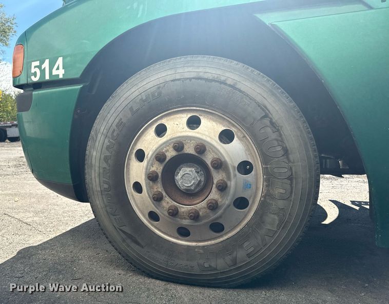 image for item EG6795 2001 Freightliner Century Class 12 semi truck