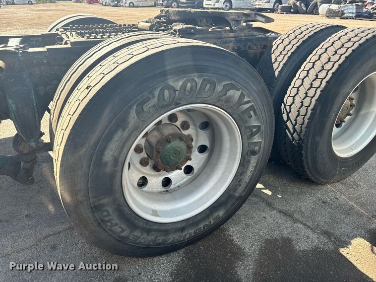 image for item EG6795 2001 Freightliner Century Class 12 semi truck